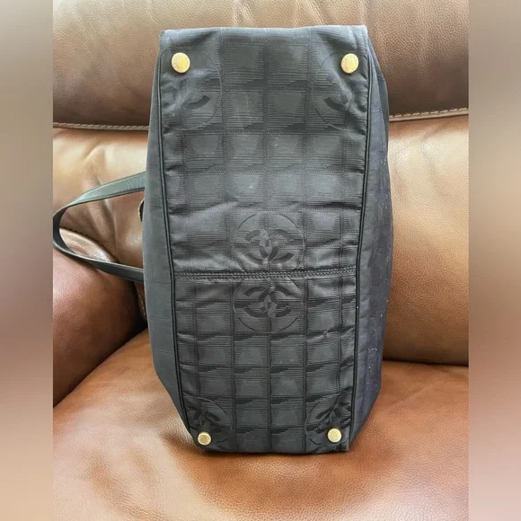 Chanel tote - Picture 3 of 10